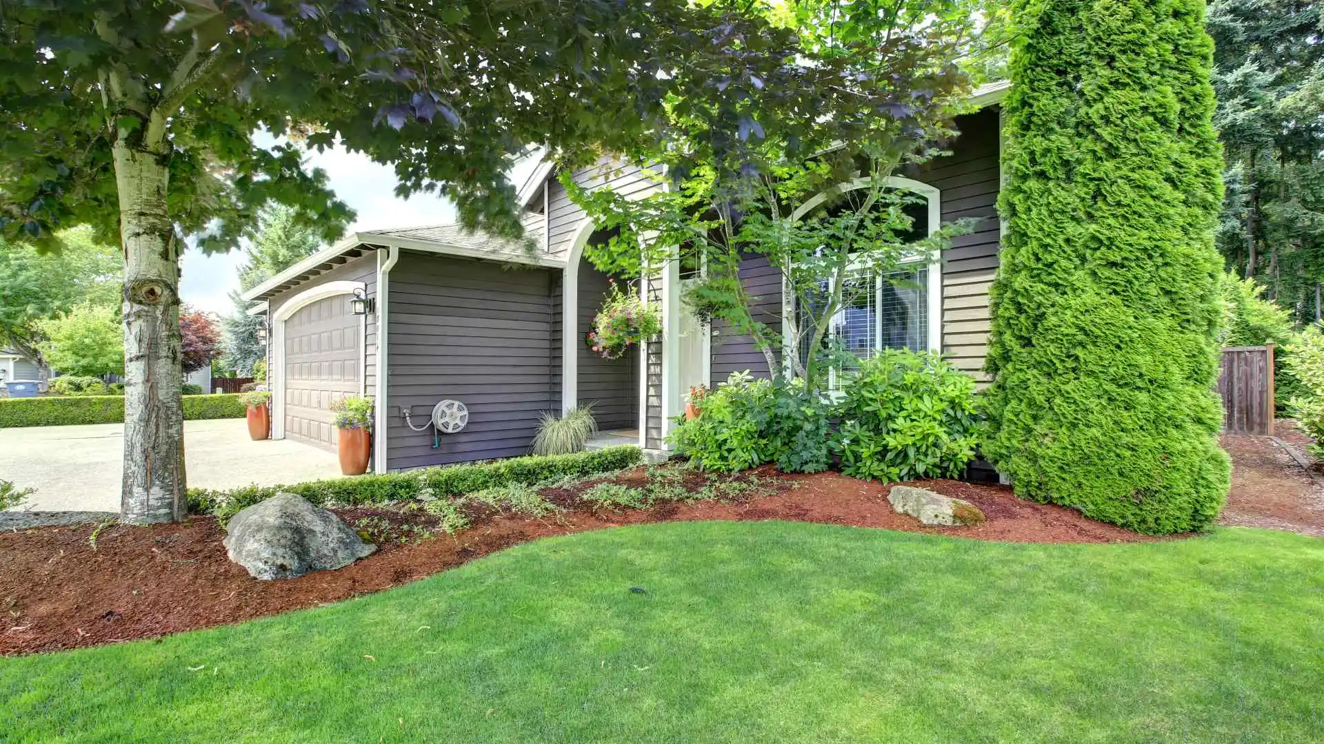 Landscape with mulching maintained in Kimberly, WI.