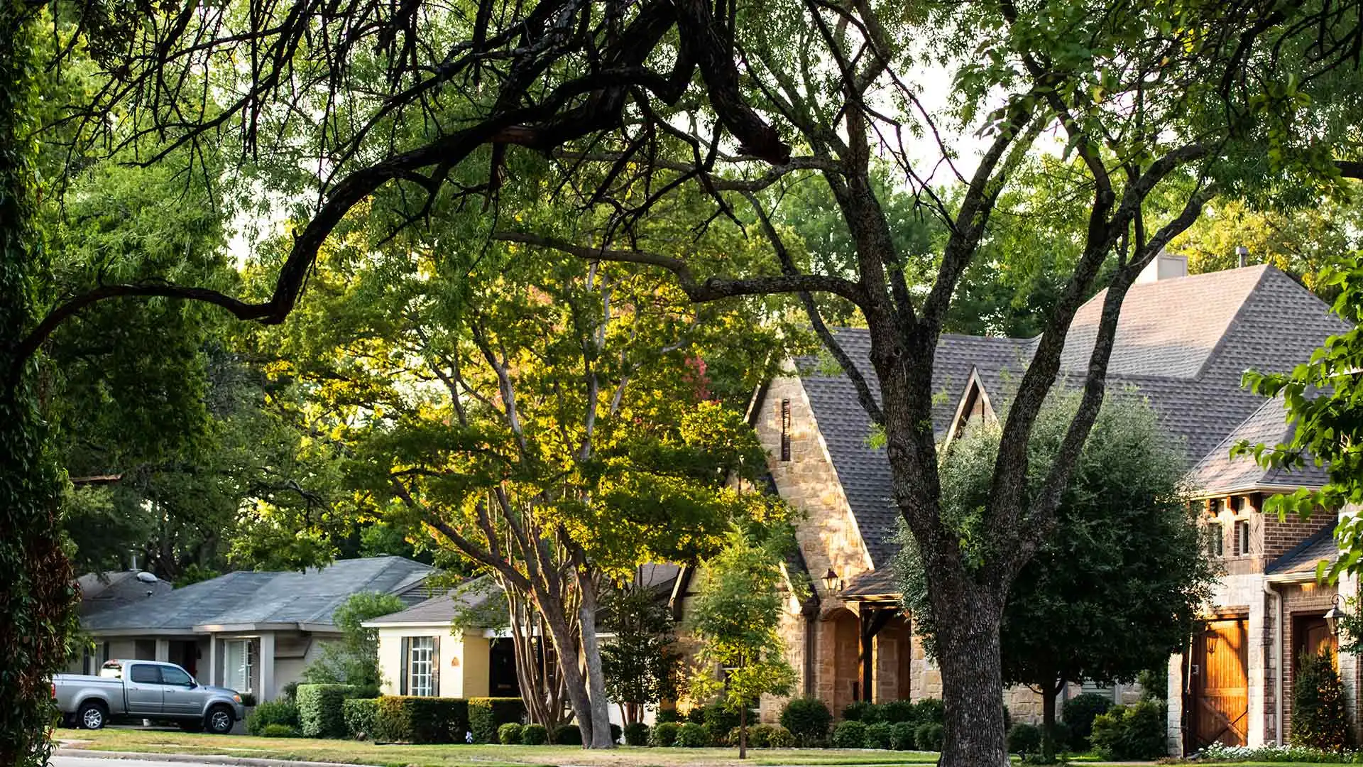 A neighborhood with homes in Delta County, MI.