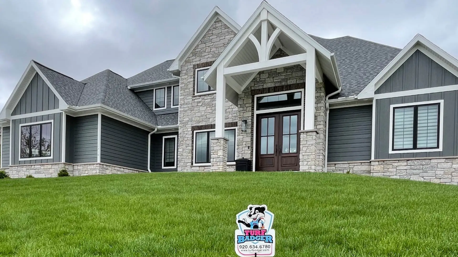 3 Reasons to Combine Lawn Fertilization & Weed Control